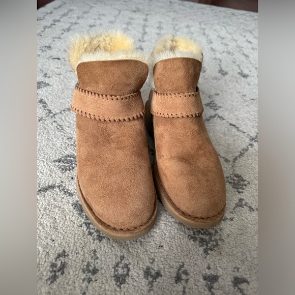 UGG Women's McKay Winter Boot Size 5.5 - Picture 2 of 4
